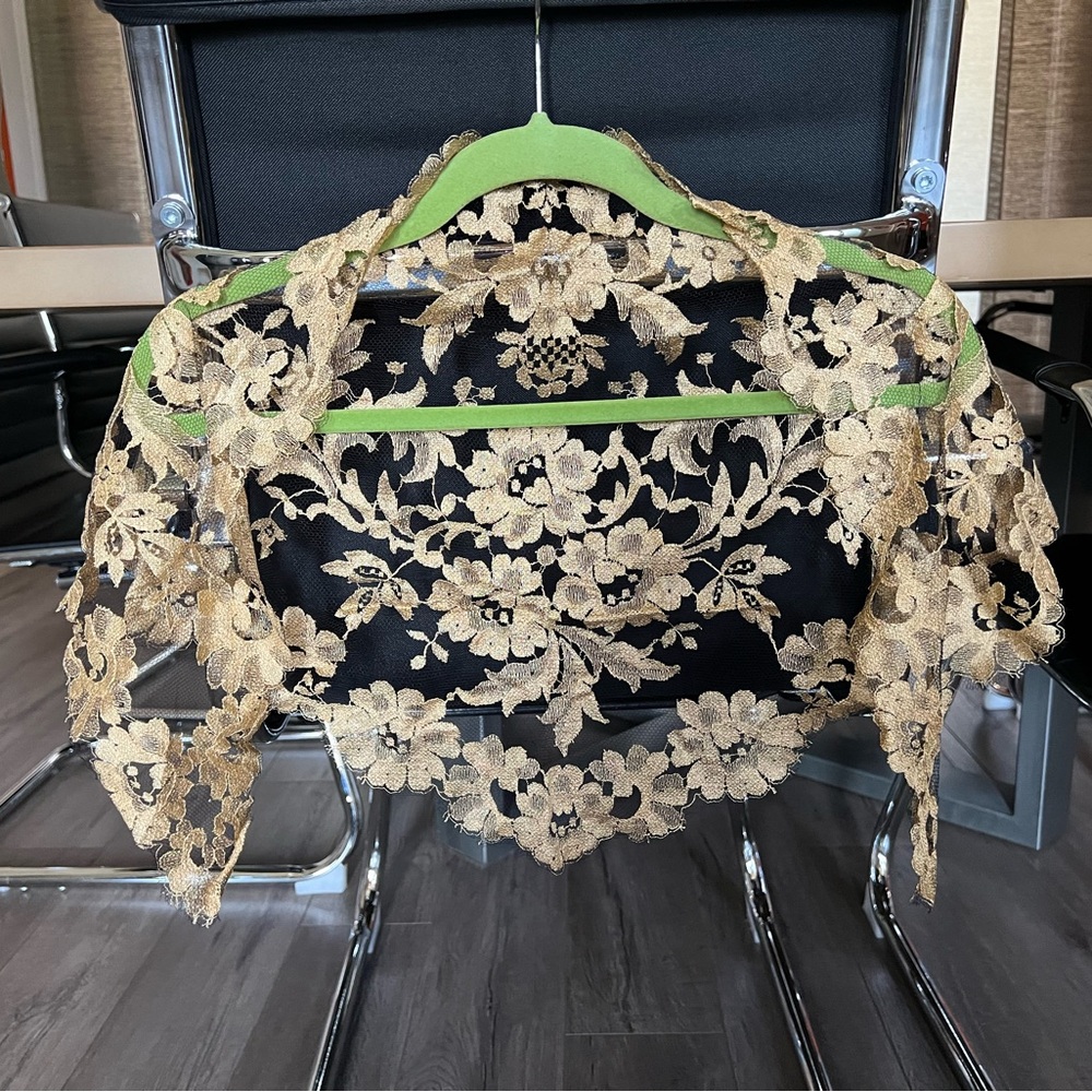 Beige floral vintage floral lace scarf shawl chapel veil mantilla